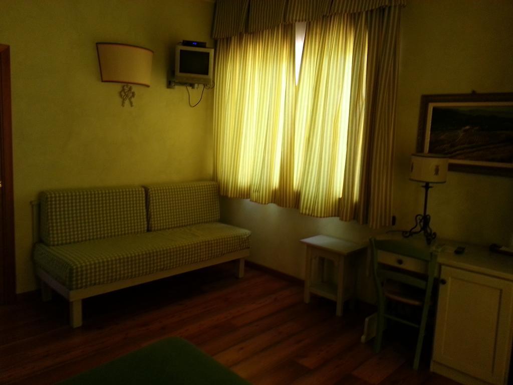 Hotel Borgonuovo Marene Camera foto